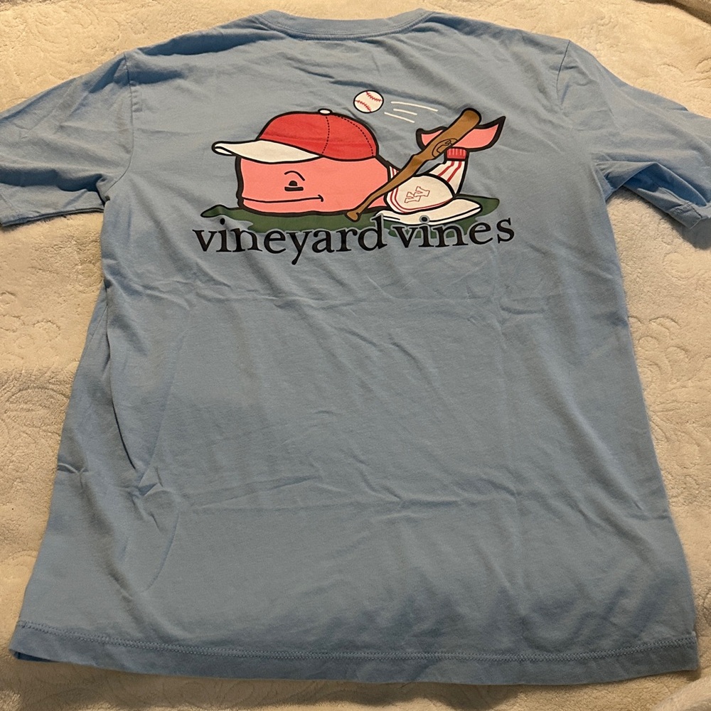 Vineyard Vines Men's Light Blue Baseball Player Whale Short Sleeve Pocket Tee XS